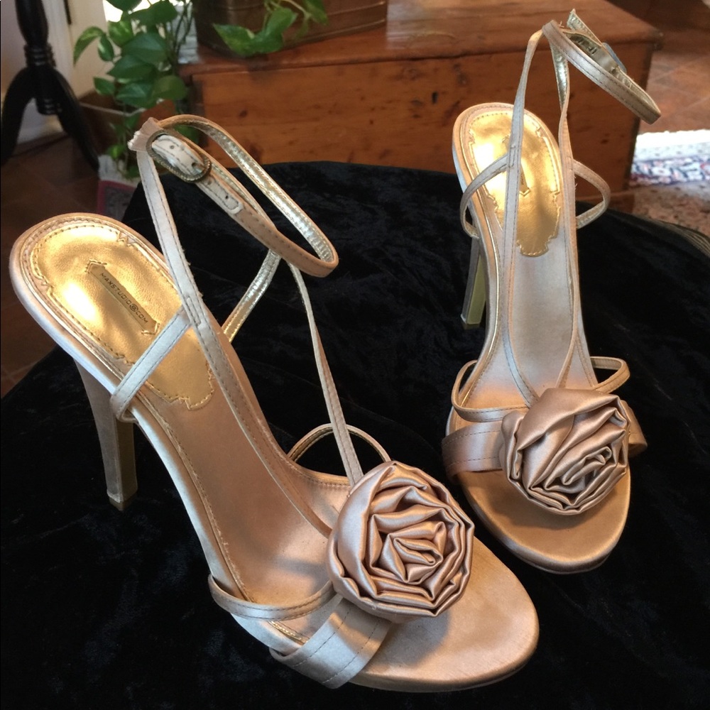 Golden holiday stilettos